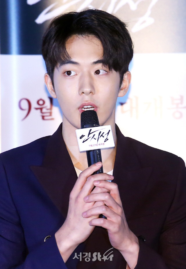 배우 남주혁이 12일 오후 서울 용산구 한강대로 CGV 용산아이파크몰 에서 열린 영화 ‘안시성’언론시사회에 참석하고 있다.