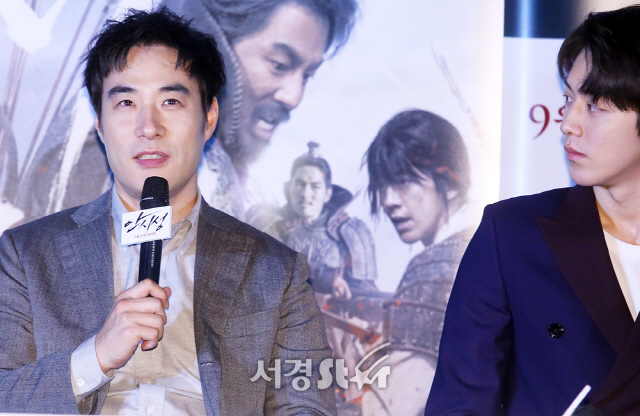 배우 배성우가 12일 오후 서울 용산구 한강대로 CGV 용산아이파크몰 에서 열린 영화 ‘안시성’ 언론시사회에 참석하고 있다.