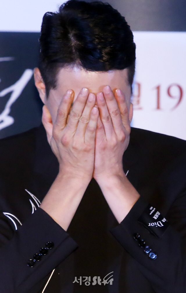배우 조인성이 12일 오후 서울 용산구 한강대로 CGV 용산아이파크몰 에서 열린 영화 ‘안시성’ 언론시사회에 참석하고 있다.