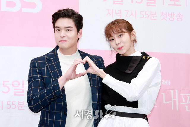배우 이장우와 유이가 KBS 2TV 새 주말드라마 ‘하나뿐인 내편’ 제작발표회에 참석해 포토타임을 갖고 있다.