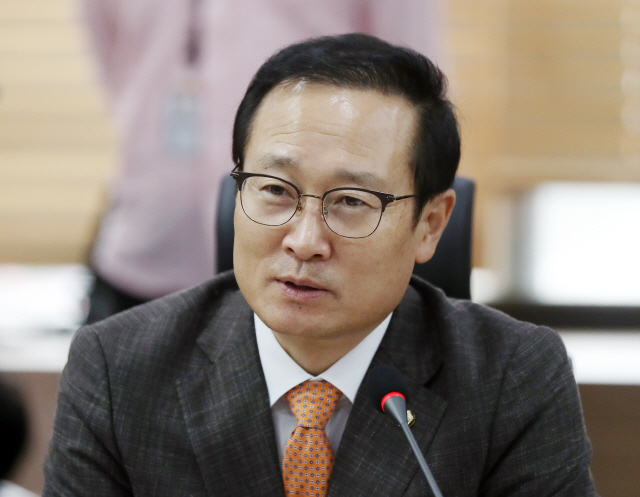 홍영표 '부동산 투기 용납 못해…특별법도 고려할 것'