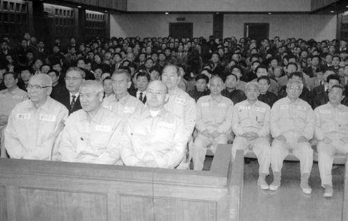 1996년 12월 20일, 12·12 및 5·18 사건 항소심 선고공판에 나온 전두환. /연합뉴스 자료사진