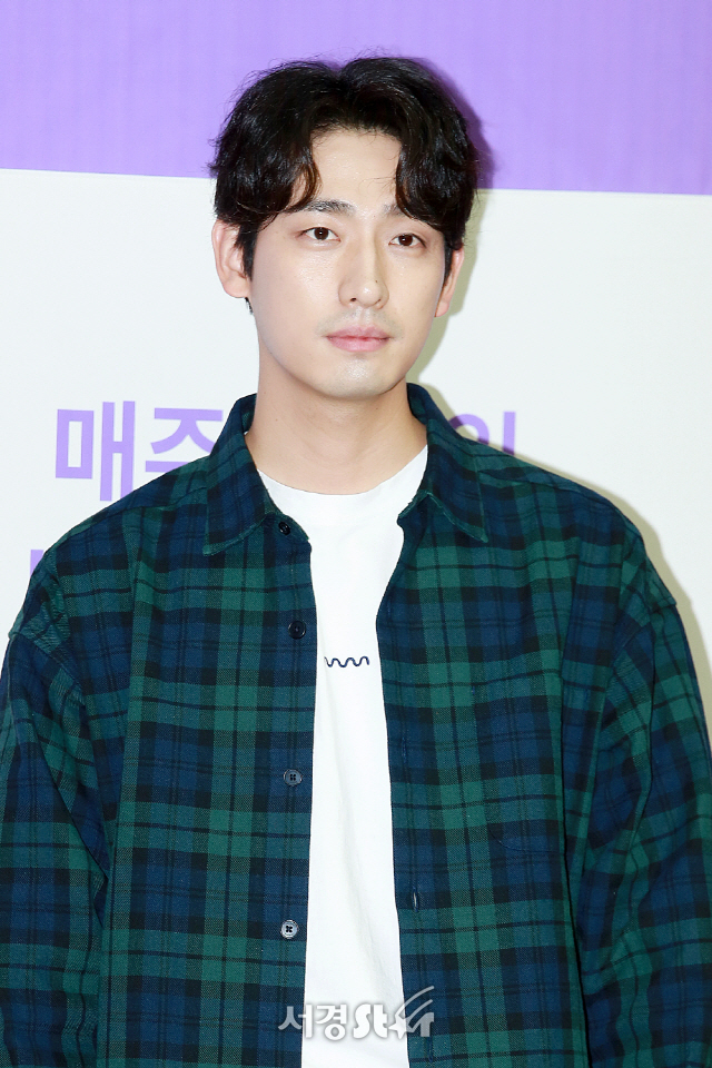 배우 윤박이 ‘KBS 드라마 스페셜 2018‘ 제작발표회에 참석해 포토타임을 갖고 있다.