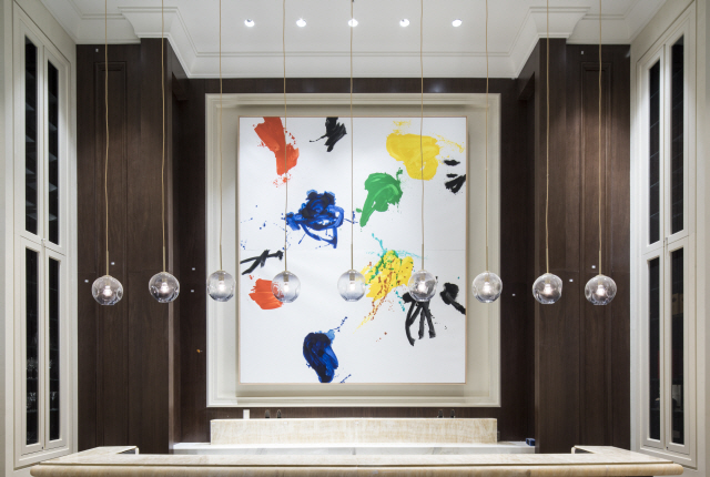 [시그널 단독]예술분야 섭렵한 '르네상스인'…2,700여점 미술품 품은 호텔 만들다