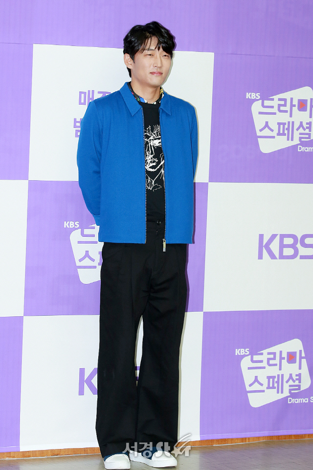 배우 고준이 ‘KBS 드라마 스페셜 2018‘ 제작발표회에 참석해 포토타임을 갖고 있다.