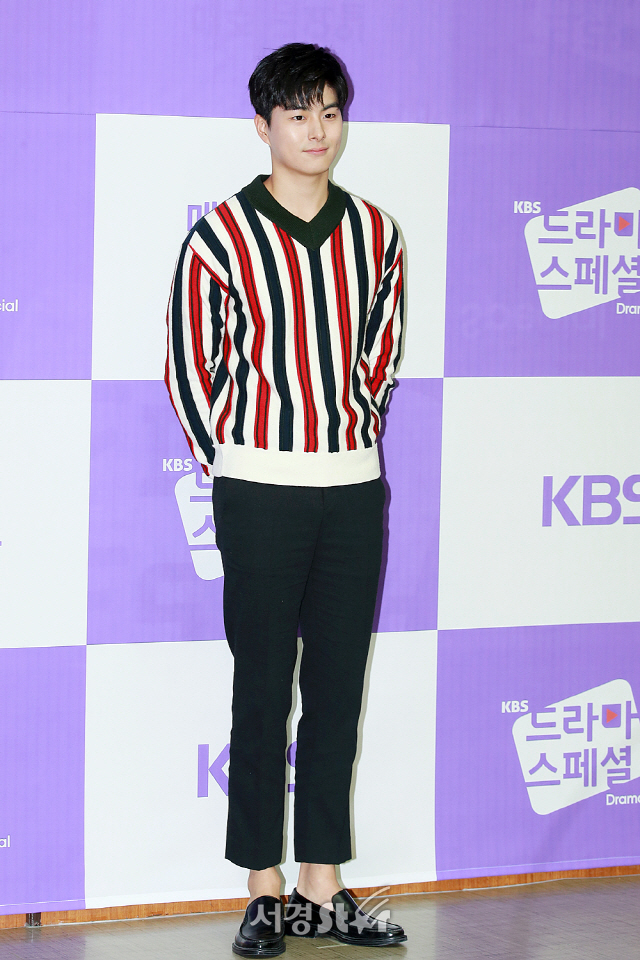 배우 정건주가 ‘KBS 드라마 스페셜 2018‘ 제작발표회에 참석해 포토타임을 갖고 있다.