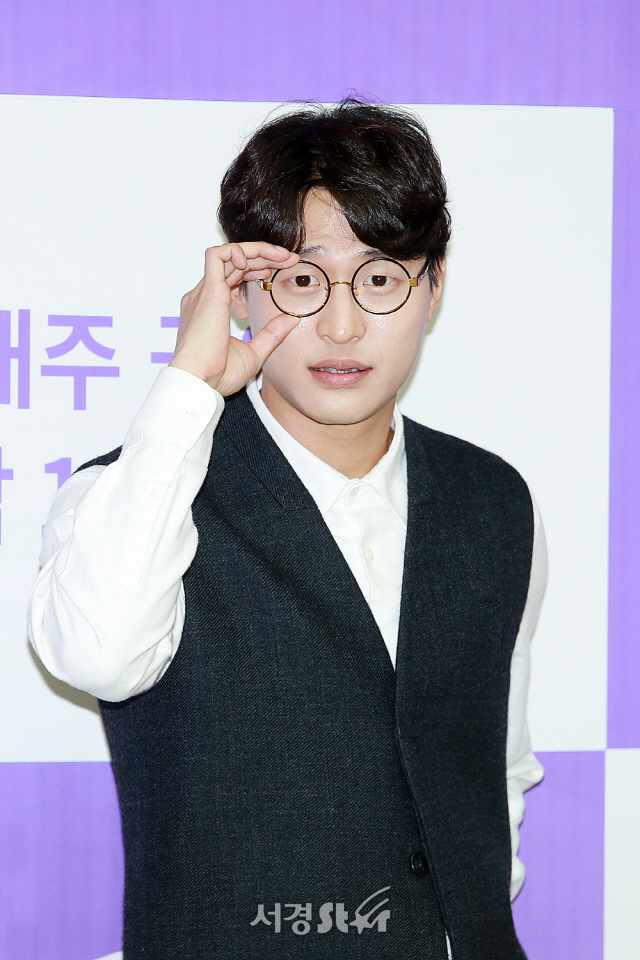배우 오동민이 ‘KBS 드라마 스페셜 2018‘ 제작발표회에 참석해 포토타임을 갖고 있다.