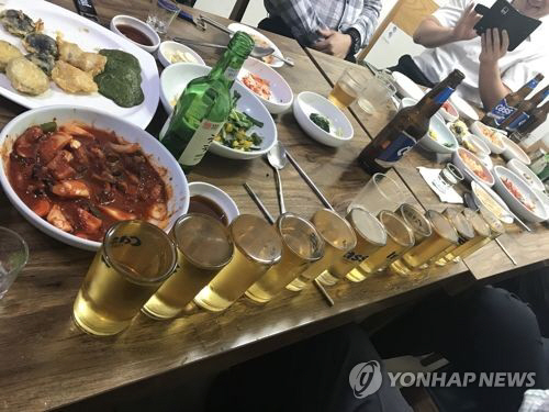 '상사와 술 마시면 1만원'…사원들 '회식' 늘리려는 日기업들