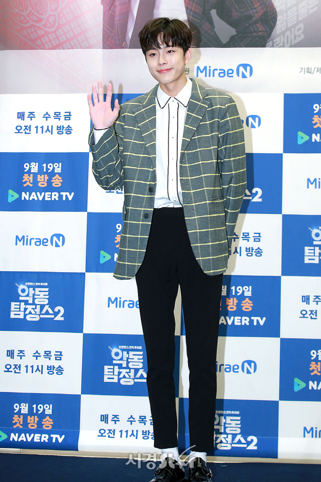 배우 유선호가 웹드라마 ‘악동탐정스2’ 제작발표회에 참석해 포토타임을 갖고 있다.