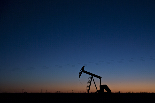 텍사스주 미들랜드 인근에서 석유를 시추하고 있는 펌프잭. /블룸버그