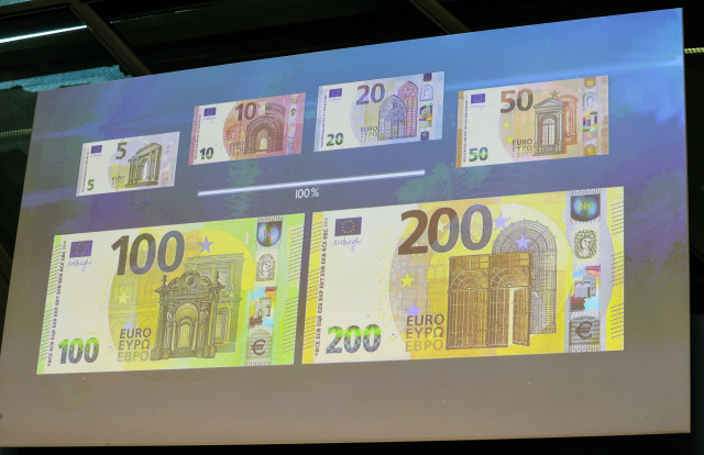 새로 공개된 100유로 및 200유로 지폐/EPA연합뉴스