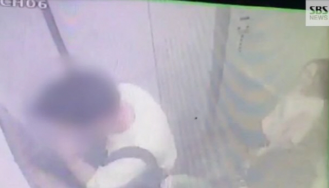 '엘리베이터서 담배 물고'…구하라-전 남자친구, 폭행 사건 직후 CCTV 공개