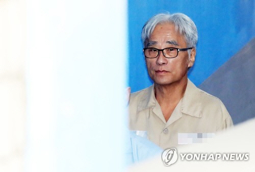 ‘성추행 아니고 훈련…’ 극단 단원 '집단 미투' 이윤택 1심 징역 6년