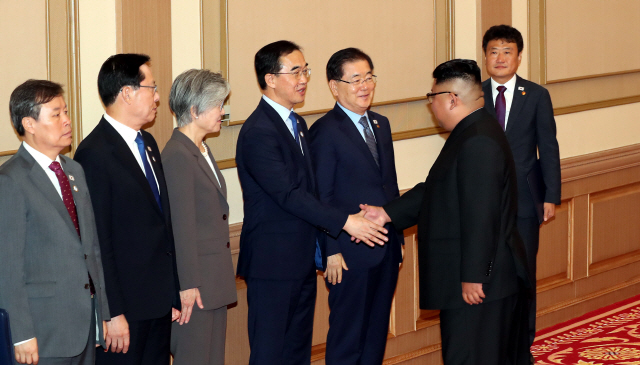 [9·19 평양공동선언]65분만에 종료...文 '전쟁없는 한반도 시작' 金 '알찬 열매'