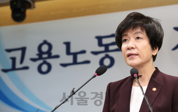 김영주 고용부 장관 '3·15 청년 일자리 대책, 일정한 효과 거두고 있어'