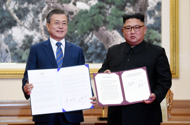 [9·19 평양공동선언] 金 '핵없는 한반도' 첫 육성 확약...보유핵 폐기는 빠져