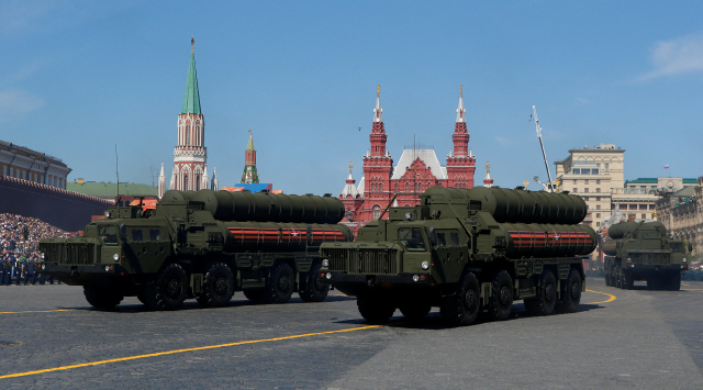 지난 5월9일(현지시간) 러시아 모스크바에서 열린 2차 세계대전 승리 73주년 기념식에 등장한 러시아제 S-400 지대공미사일. /모스크바=로이터연합뉴스