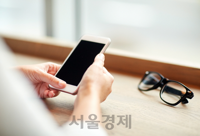 사회관계망서비스(SNS)를 통해 알게 된 여성에게 ‘내 이상형’이라며 접근해 만난 뒤 여성이 더 이상 만나지 않겠다고 하자 협박성 문자메시지를 100회 이상이나 반복해서 보낸 대학생이 벌금형을 선고받았다./이미지투데이