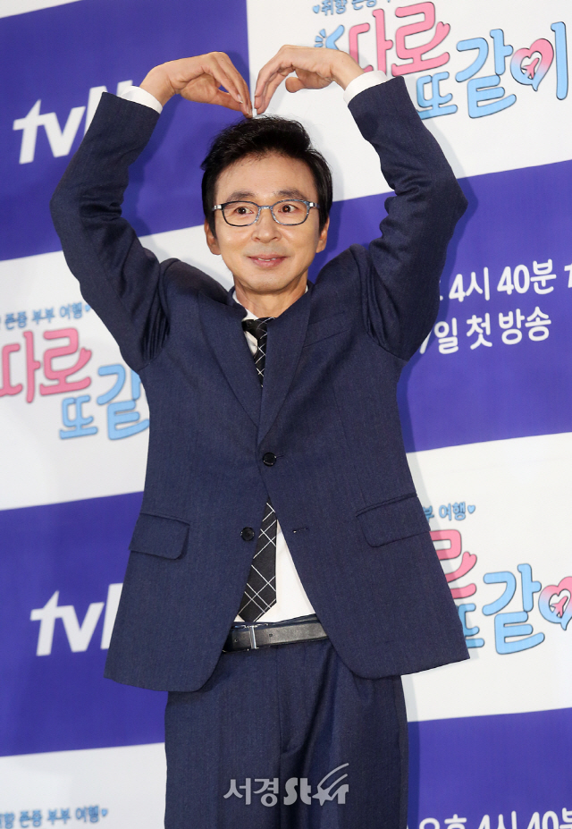 김국진이 1일 오전 서울 마포구 상암동 CJ E&M 센터에서 열린 tvN 새 주말 예능 프로그램 ‘따로 또 같이’ 제작발표회에 참석하고 있다.