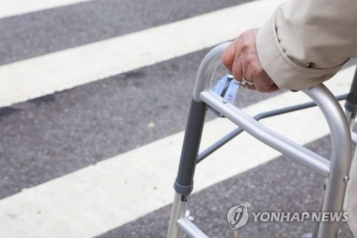 국민연금공단에 따르면, 국민연금을 받는 100세 이상 노인이 지난 6월말 65명인 것으로 집계됐다./연합뉴스