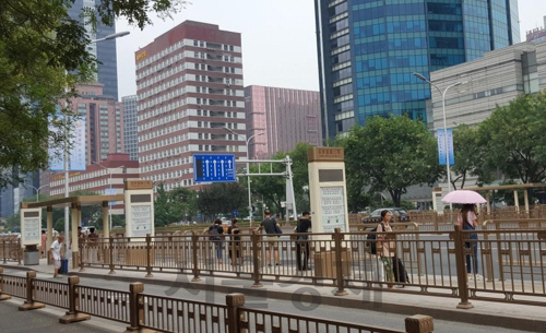 中, 베이징 중심 ‘삼성·현대차 광고판’ 철거 완료…새 정류장 설치