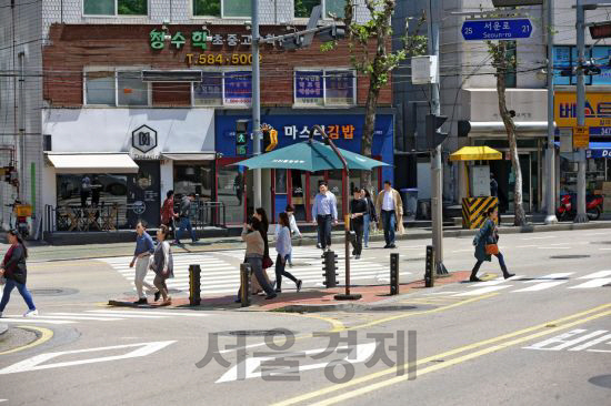 여름철 자외선을 차단해주는 ‘서리풀 원두막’