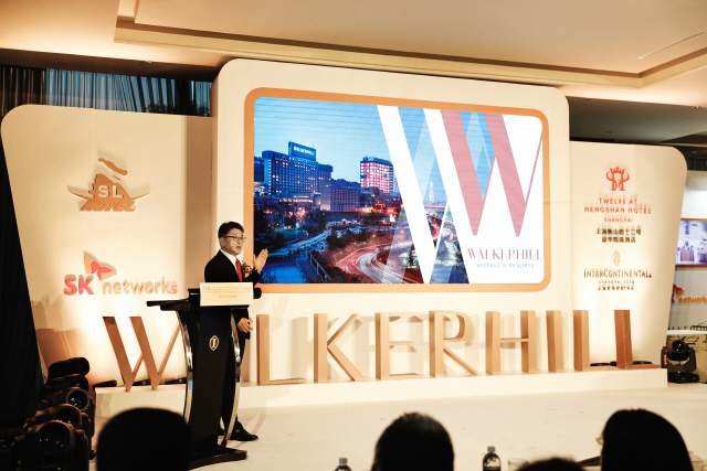 [사진=워커힐] 지난 9월 7일 중국 상하이에서 개최된 상하이 워커힐 호텔앤리조트 데이에서 도중섭 워커힐 총괄이 직접 워커힐을 소개하고 있다.
