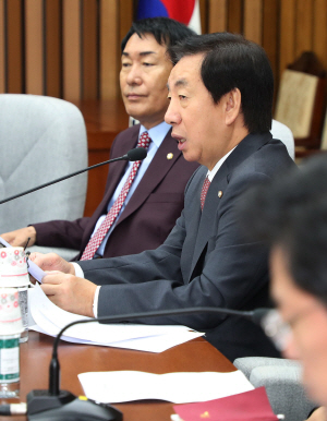 김성태 자유한국당 원내대표가 5일 오전 국회에서 열린 원내대책회의에서 발언하고 있다./연합뉴스