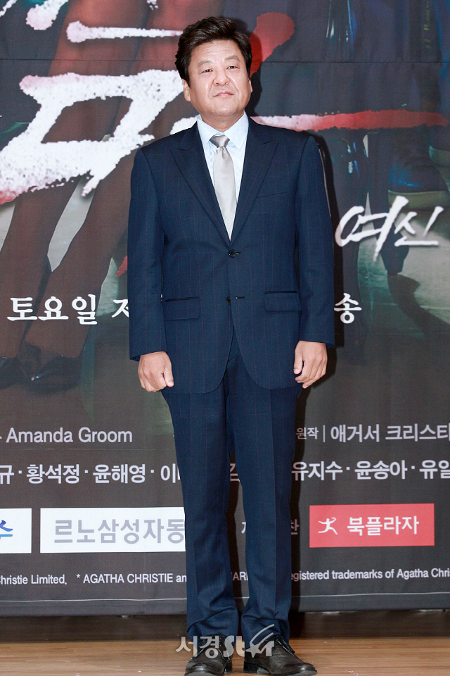 배우 성지루가 SBS 새 주말특별기획 ‘미스 마, 복수의 여신’ 제작발표회에 참석해 포즈를 취하고 있다.