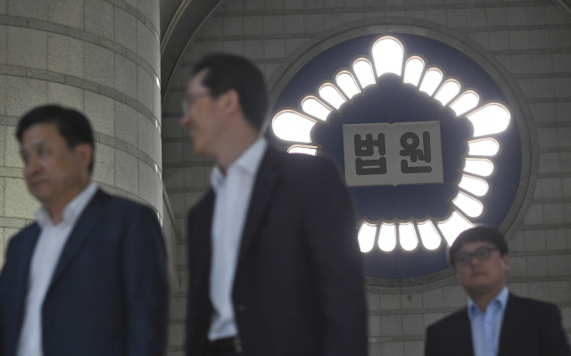 '경찰관에 뇌물' 성남 조폭 사업가 징역 3년…'죄질 나빠'