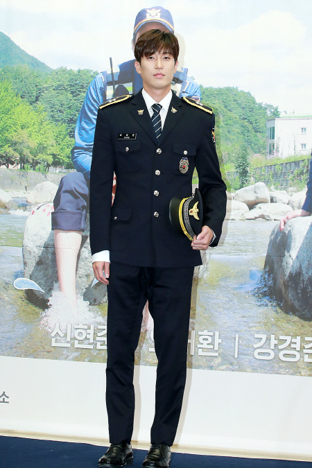 배우 강경준이 MBC 에브리원 ‘시골경찰4’ 제작발표회에 참석해 포즈를 취하고 있다.사진=지수진 기자