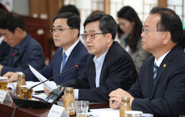 김동연 기획재정부 장관 겸 경제부총리가 9일 오후 서울 종로구 정부서울청사에서 열린 고용ㆍ산업 위기지역 간담회에서 발언하고 있다. /연합뉴스