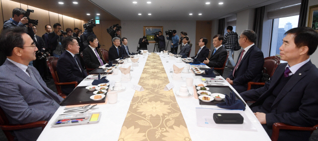 이주열 한국은행 총재가 4일 서울 중구 세종대로 한은 본관에서 열린 경제동향간담회에서 모두발언을 하고 있다. 본 사진은 본문과 무관하다./서울경제DB