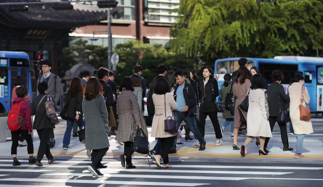 올가을 들어 가장 쌀쌀해…설악산서 올 가을 '첫 얼음'