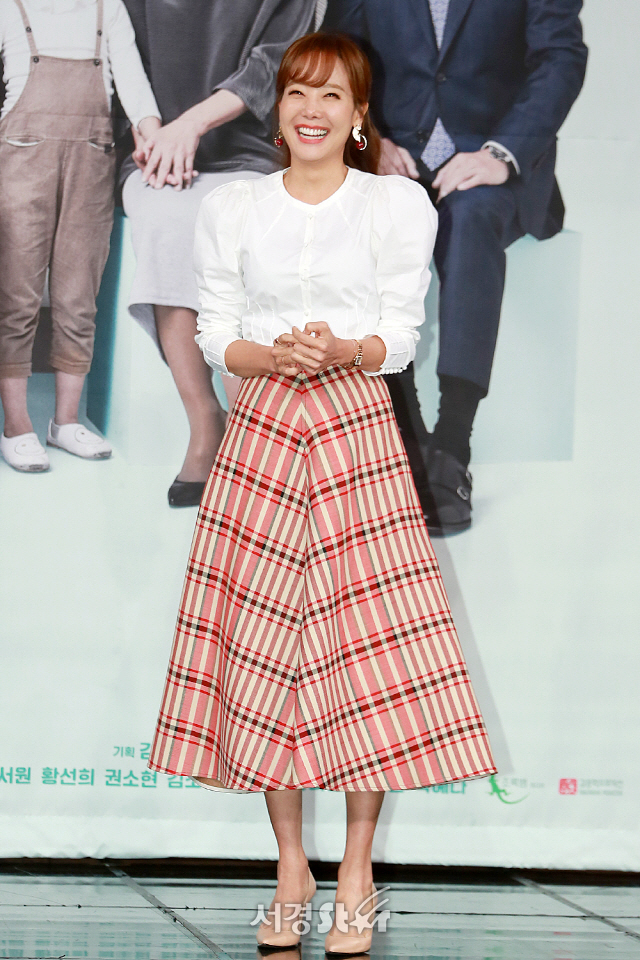 배우 소유진이 MBC 새 주말드라마 ‘내사랑 치유기’ 제작발표회에 참석해 포토타임을 갖고 있다.