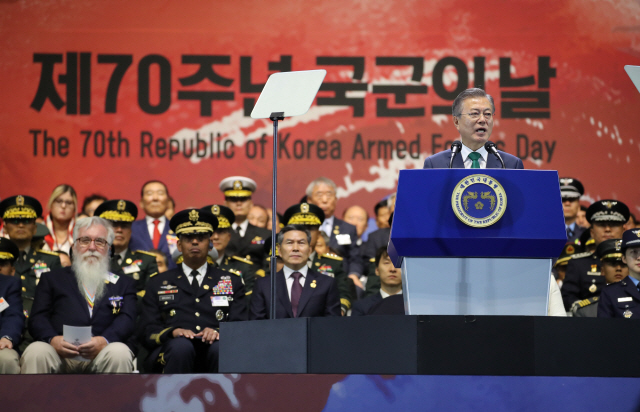 文대통령, 해군 관함식 참석…'강정마을 고통 치유에 앞장'