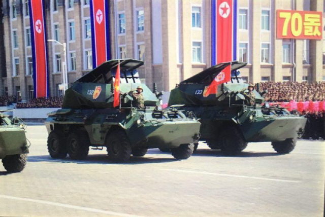 지난 9월9일 북한의 9.9절 열병식에서 중국제 장갑차량을 수입 또는 모방한 듯한 차륜형 장갑차에 대전차 미사일 8연장 발사관을 장착한 차량이 평양 시내를 통과하고 있다. 우리 군에는 없는 무기 체계로 유사시 위협이 될 것으로 우려된다.