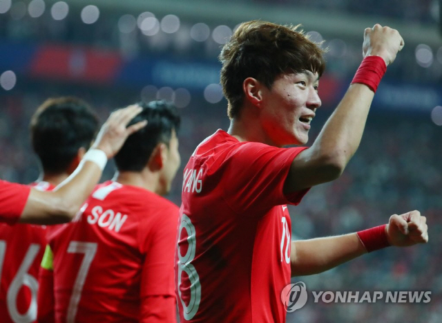 한국 축구, 황의조·정우영 골…36년 만 우루과이에 첫 승리
