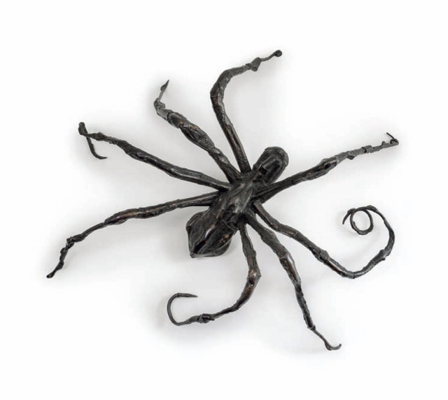 루이스 부르주아의 ‘거미’ 연작은 2013년 경매에서 700만 달러에 낙찰된 것이 2017년에 1,500만 달러에 거래되는 등 가파른 가격 상승세를 보이고 있다.