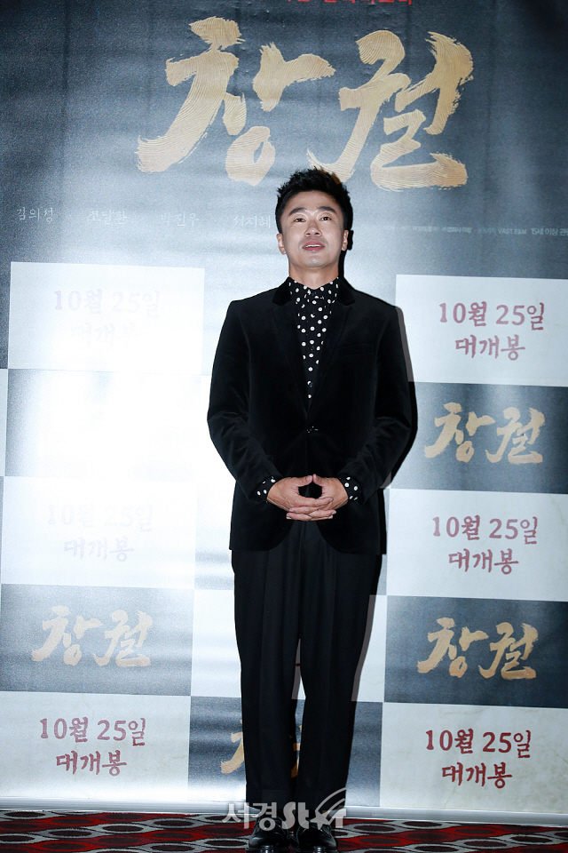 배우 조달환이 영화 ‘창궐’ 언론시사회에 참석해 포토타임을 갖고 있다.