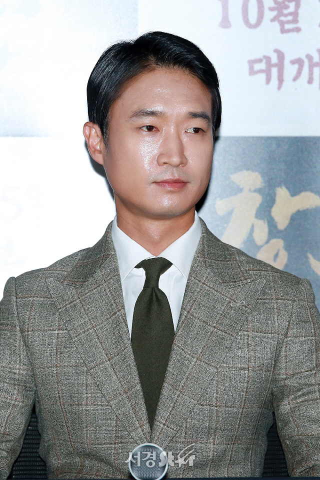 배우 조우진이 영화 ‘창궐’ 언론시사회에 참석했다.