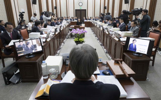 [국정감사] '강정마을 구상금 날린 판사 나와'... 여야 '정부외압' 두고 충돌