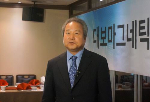 이준각 대보마그네틱 대표가 18일 서울 여의도에서 열린 기자간담회에서 발언하고 있다./사진제공=대보마그네틱