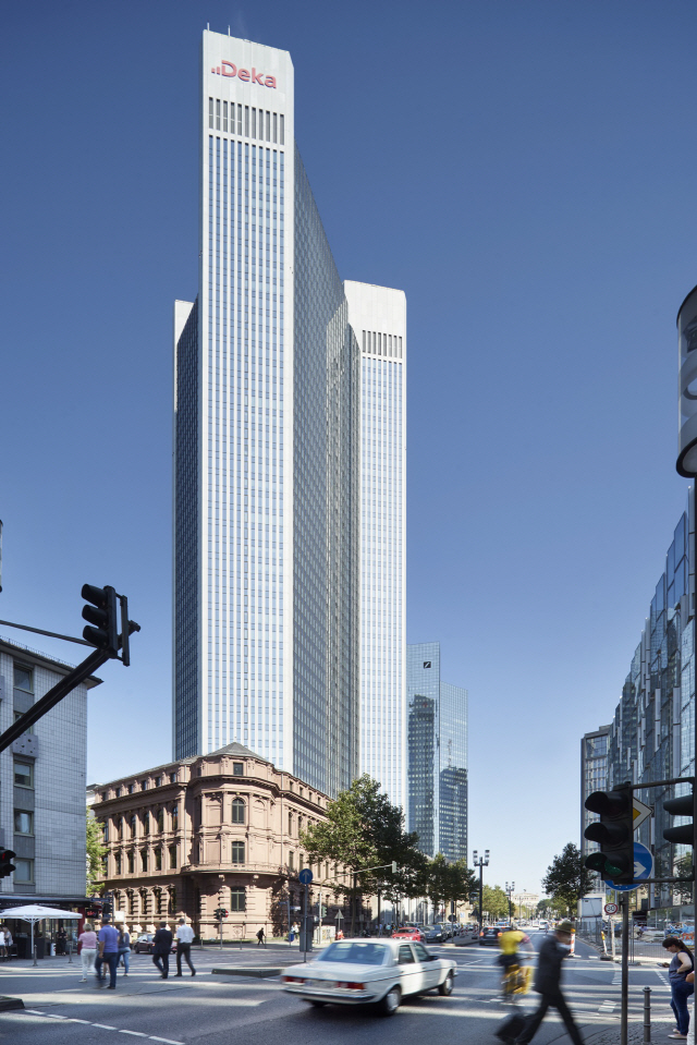 獨 6번째 고층빌딩 3,750억 투자...이지스운용, 부동산 공모펀드 출시