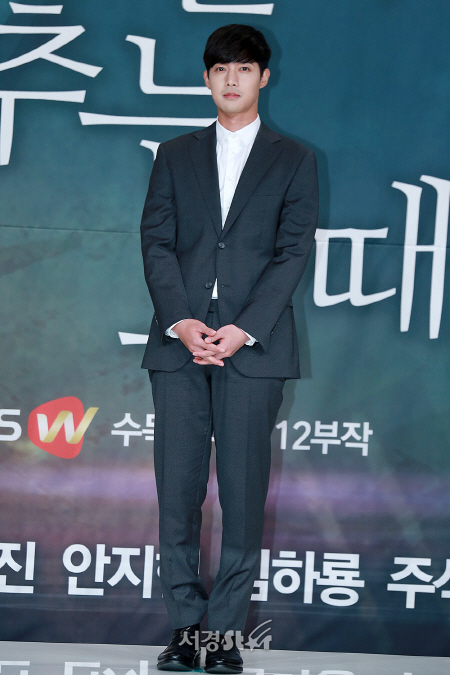 배우 김현중이 KBS W 새 수목드라마 ‘시간이 멈추는 그때’ 제작발표회에 참석해 포토타임을 갖고 있다./사진=지수진 기자