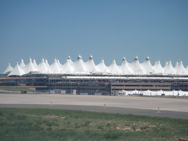 로키산맥을 연상시키는 미국 콜로라도주 덴버국제공항의 지붕.