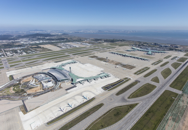 오는 2023년 4단계 공사가 완료되면 인천국제공항 제2터미널은 봉황 두마리가 서로 마주보는 형상을 띠게 된다.