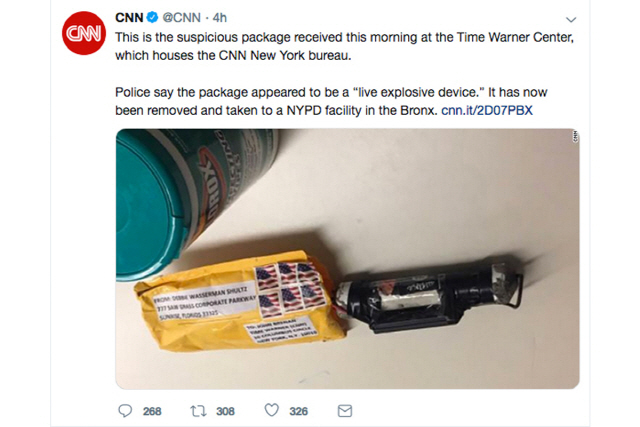 24일(현지시간) 미국 뉴욕 맨해튼의 타임워너 빌딩에 입주한 CNN방송 뉴욕지국에 배달된 폭발물 소포. /CNN 트위터 캡처