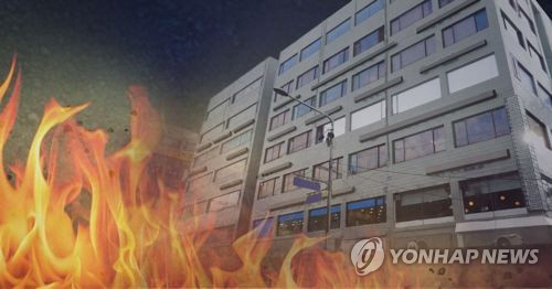 과천 오피스텔 지하 식당에서 화재…50여 명 대피 소동