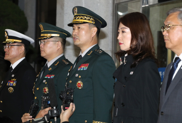 남북장성급회담 우리측 수석대표인 김도균 국방부 대북정책관이 26일 제10차 회담 참석을 위해 판문점으로 출발하기 전 취재진에게 발언하고 있다./연합뉴스